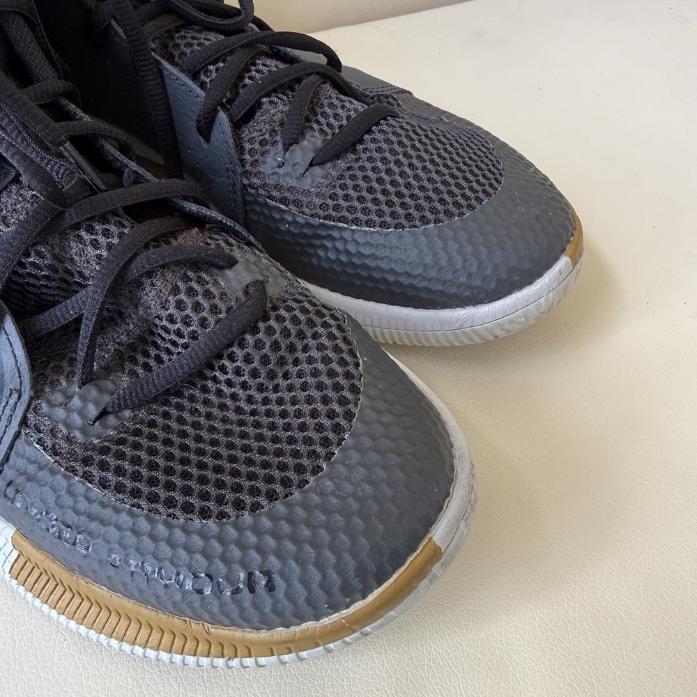 Under Armour Men's Size 10 Gray Black Basketball Shoes Athletic Sneakers - Picture 7 of 8